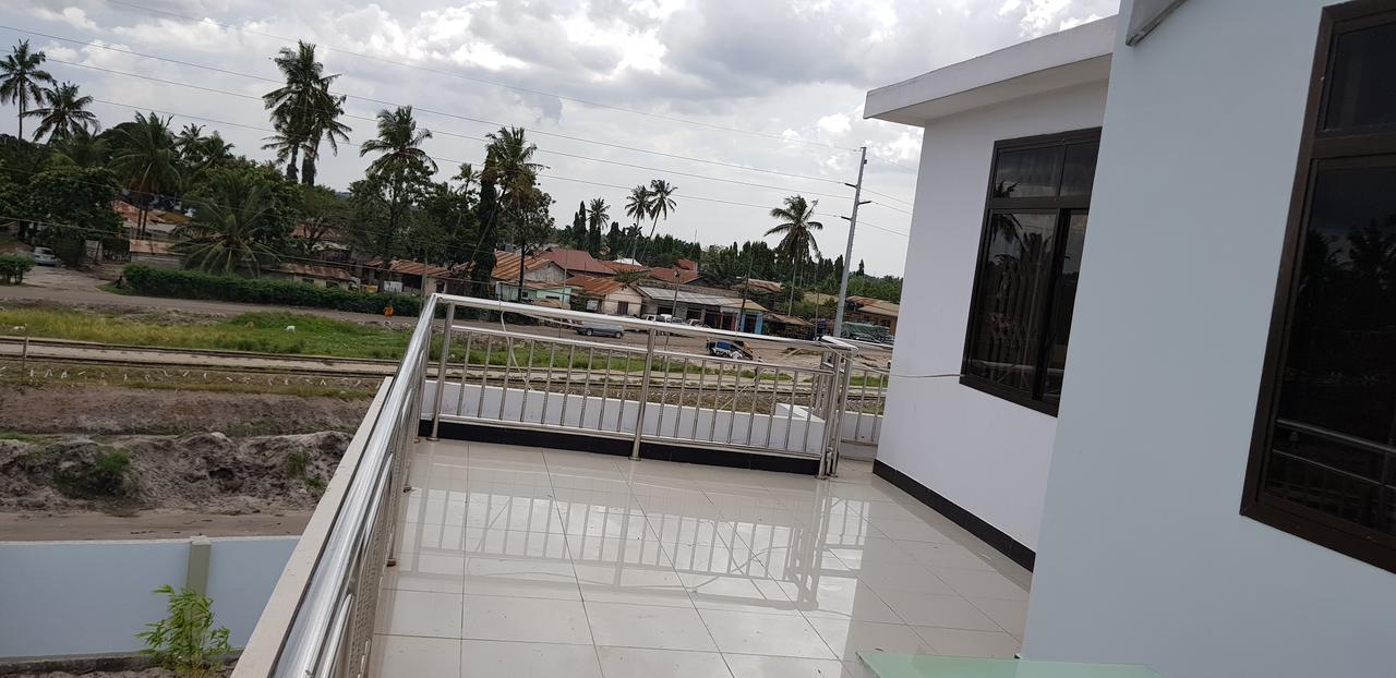 B10 Airport Lodge Daressalam Exterior foto